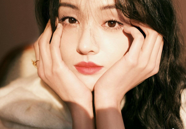 郑爽晒新家,两层空中别墅太酷,了解房价多少,刷新对数字的认知