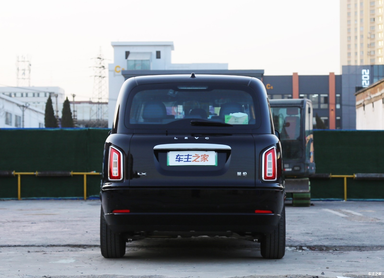 王牌特工同款车型亮相大连 实拍英伦tx5出租车