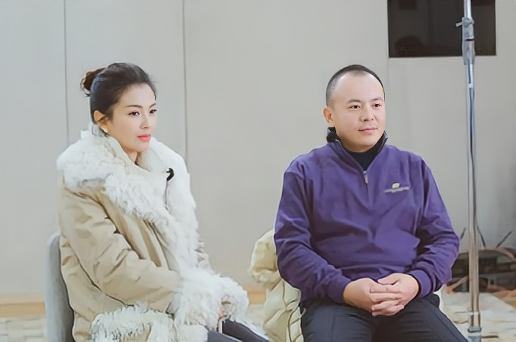 当时的王珂拥有自己的公司,还有一架私人飞机,身价不菲,是名副其实的"