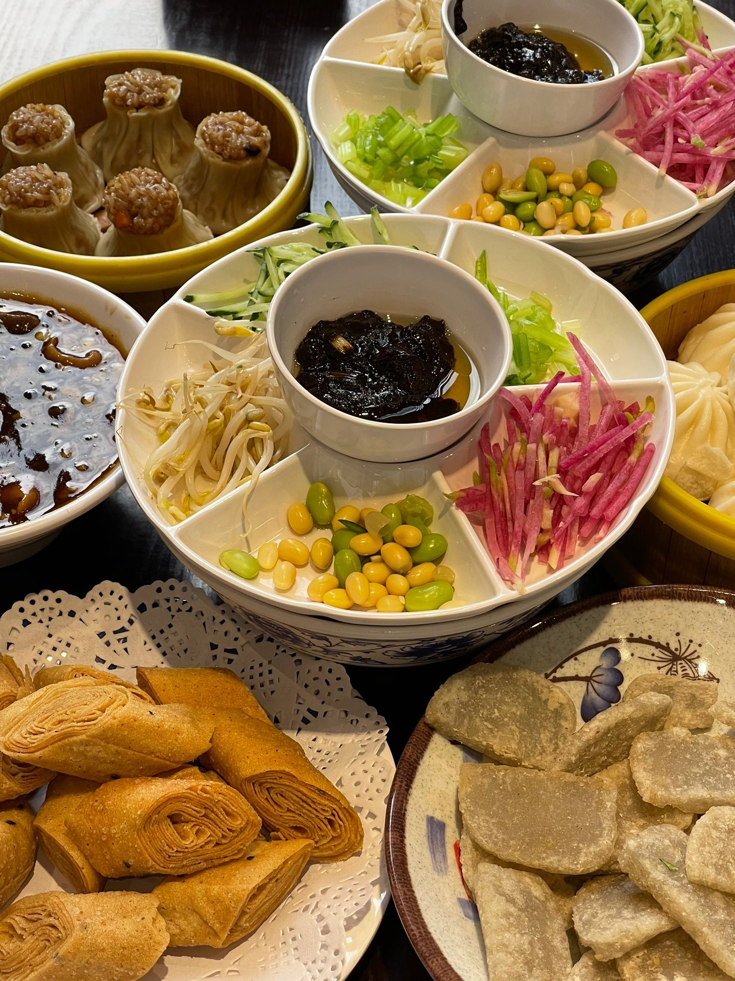 前门巷子里的老北京小吃专门店 就在北京前门的鲜鱼口有一家北京小吃