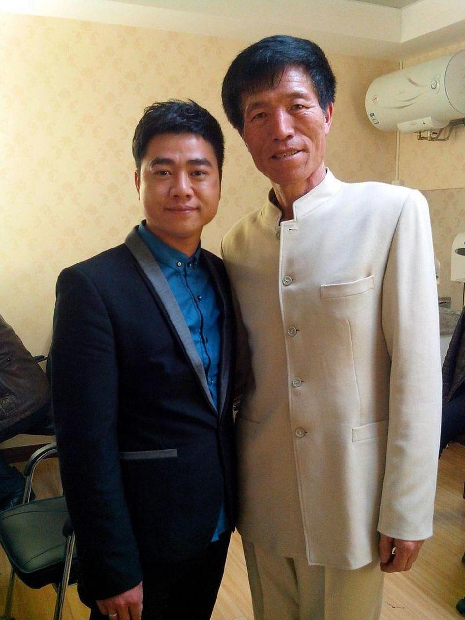 67岁马广福近照,草根歌手一路唱到春晚,放弃明星梦回乡种地