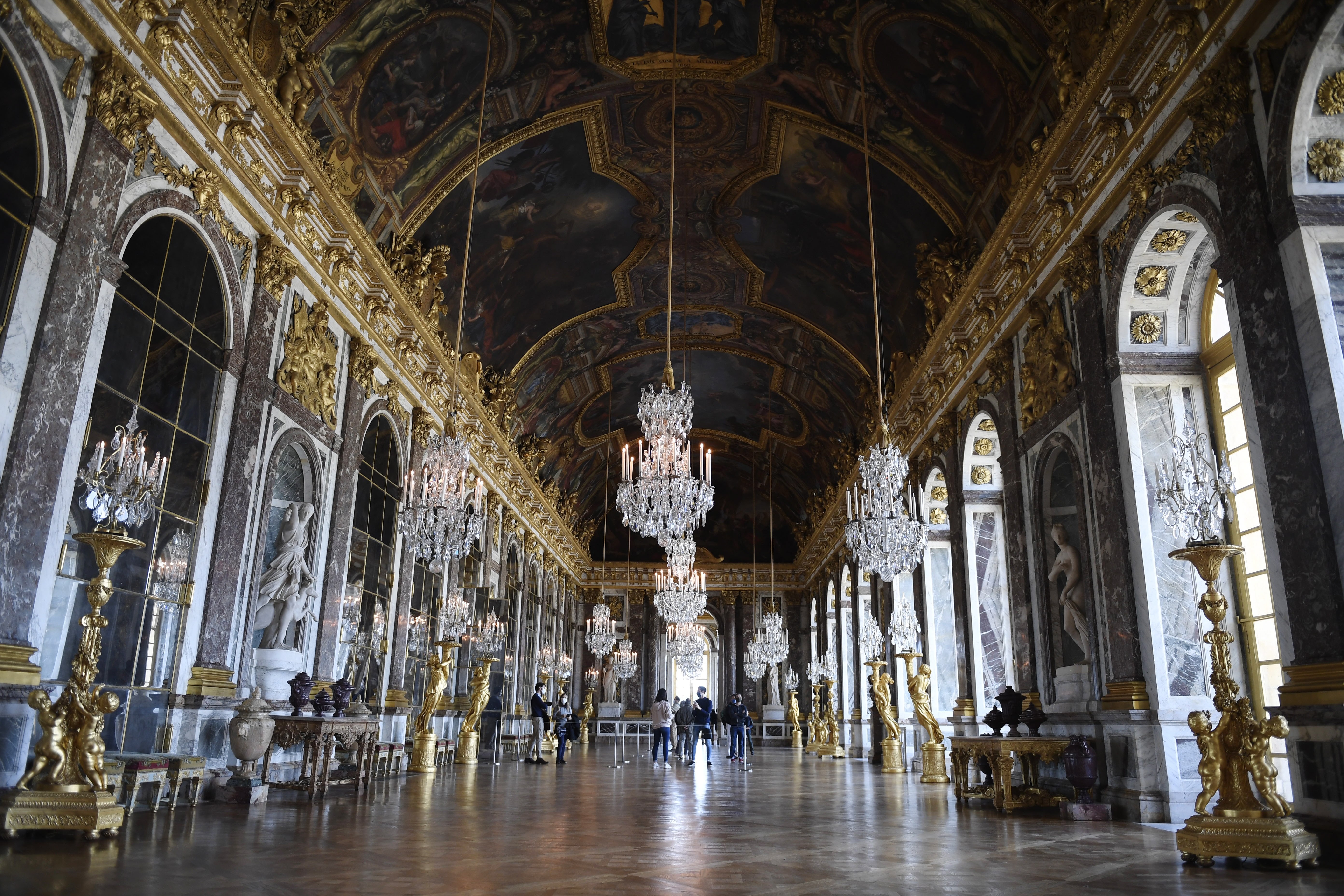 法国凡尔赛宫重新开门迎客(12)