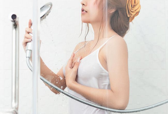 洗澡时,女生也会站着尿尿吗?别不好意思,不妨了解一下是好是坏