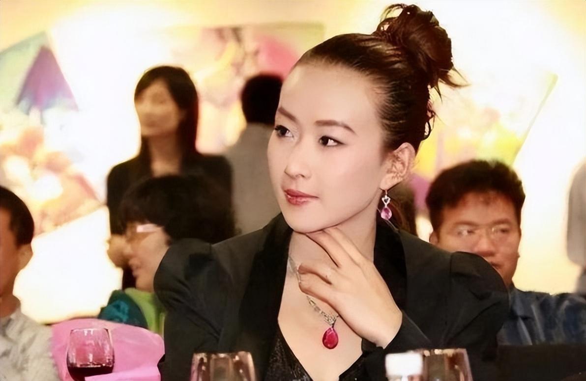 回顾美女ceo林晓芸23岁继承10亿资产如今掌管8700亿金融帝国