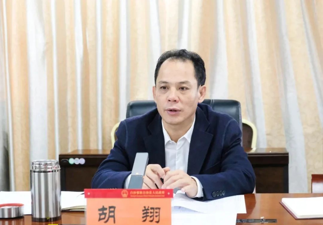 胡翔主持召开白沙黎族自治县人民政府专题会议