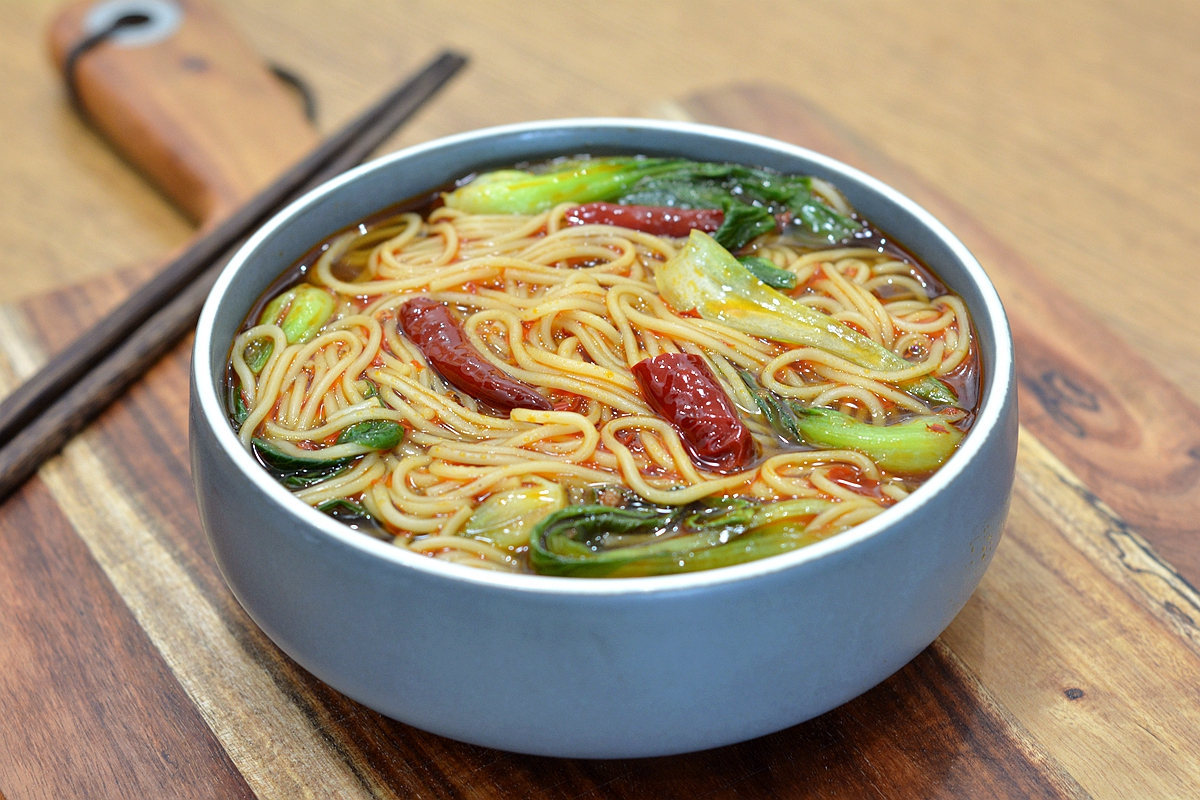 二伏吃面,这4碗面条真够味儿,柔软筋道滑爽,简单省事吃不腻