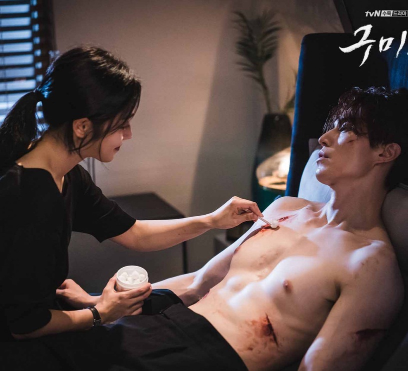 李栋旭各时期腹肌照!《女人香气》经典淋浴戏,白皮腹肌根本19禁
