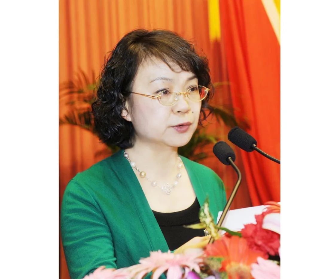 豪森创始人钟慧娟5截至发稿日,中国生物制药市值接近830亿港元.