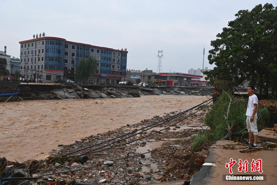 极强降雨致河南巩义市米河镇受灾严重 救灾工作积极进行