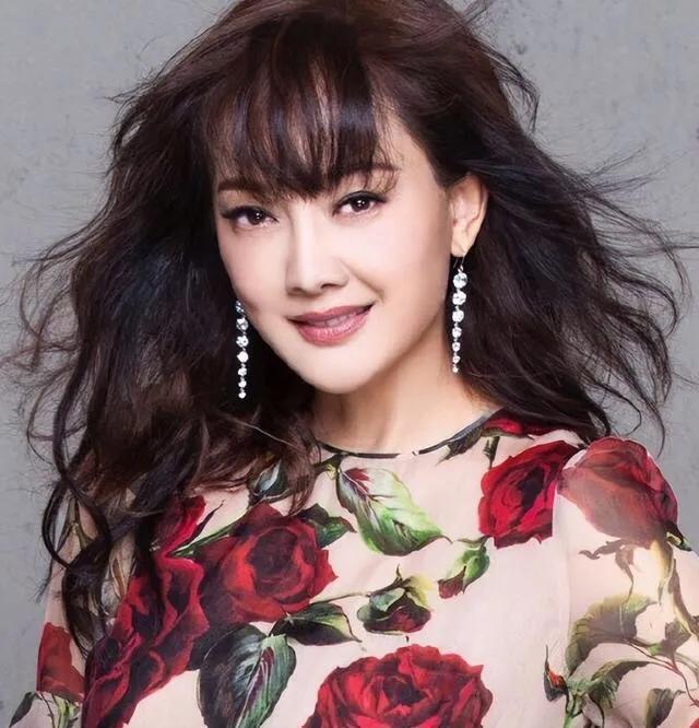 "春晚女神"牛莉:我这辈子最正确的决定,就是为普通丈夫生三子