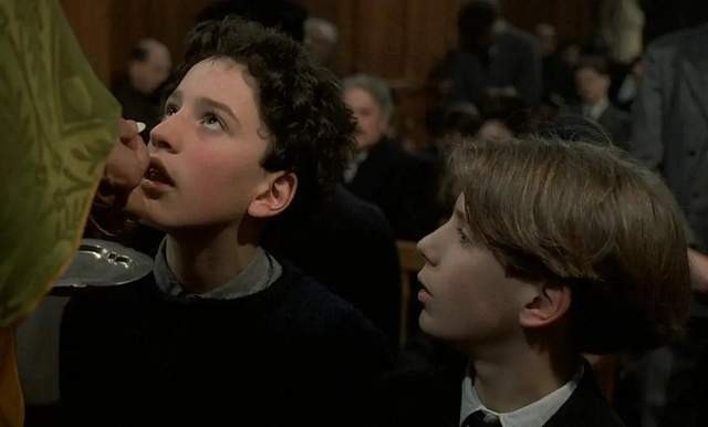 《再见,孩子们》揭示了怎样的历史背景?