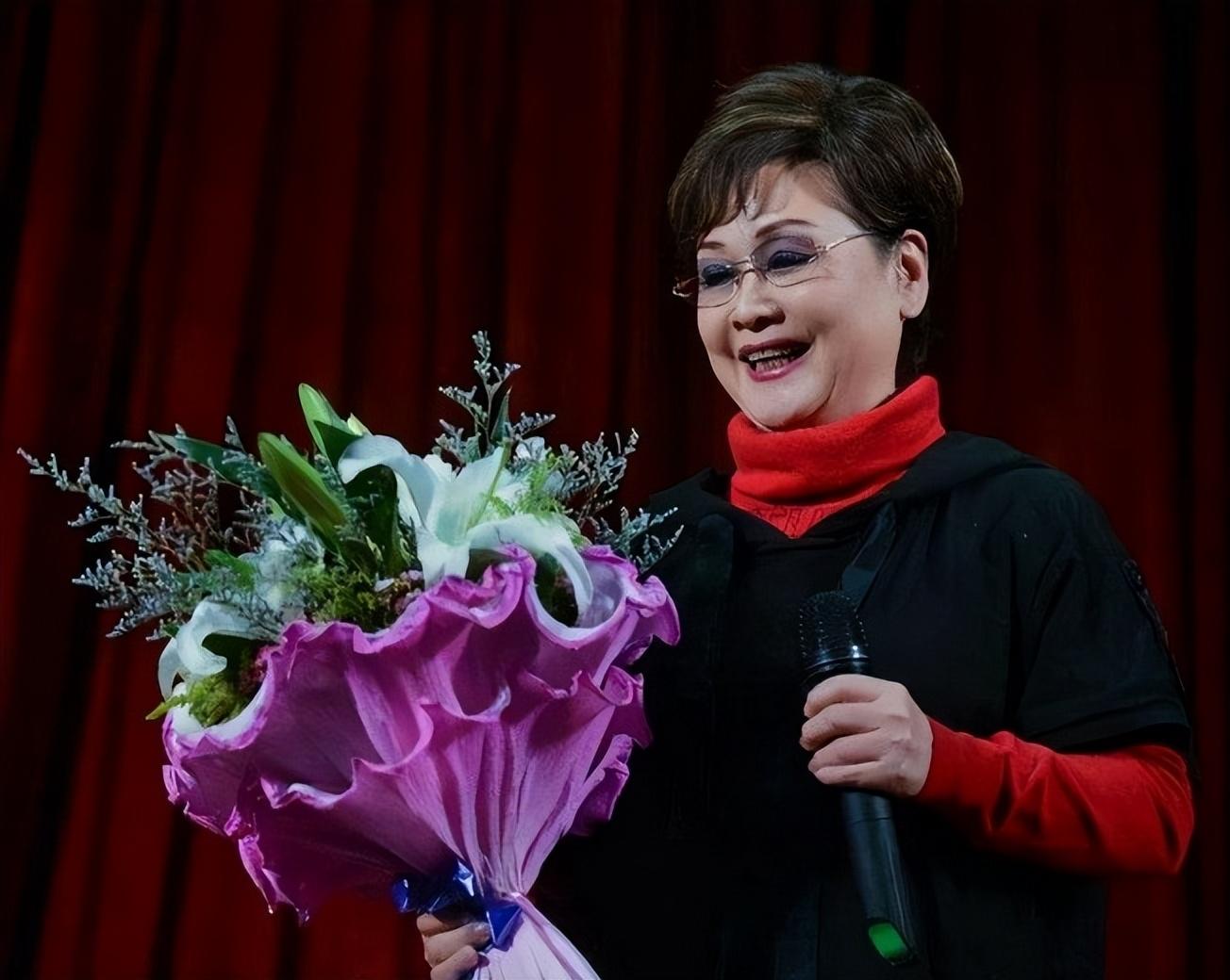 疚的李谷一初婚嫁给恩师二婚嫁给粉丝78岁两任丈夫已离世