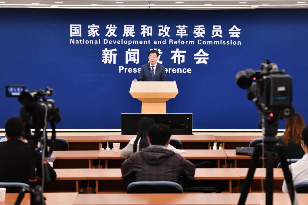 18 禁漫画新规正式出台，社会各界引发广泛热议，多方观点激烈碰撞，未来监管走向成焦点