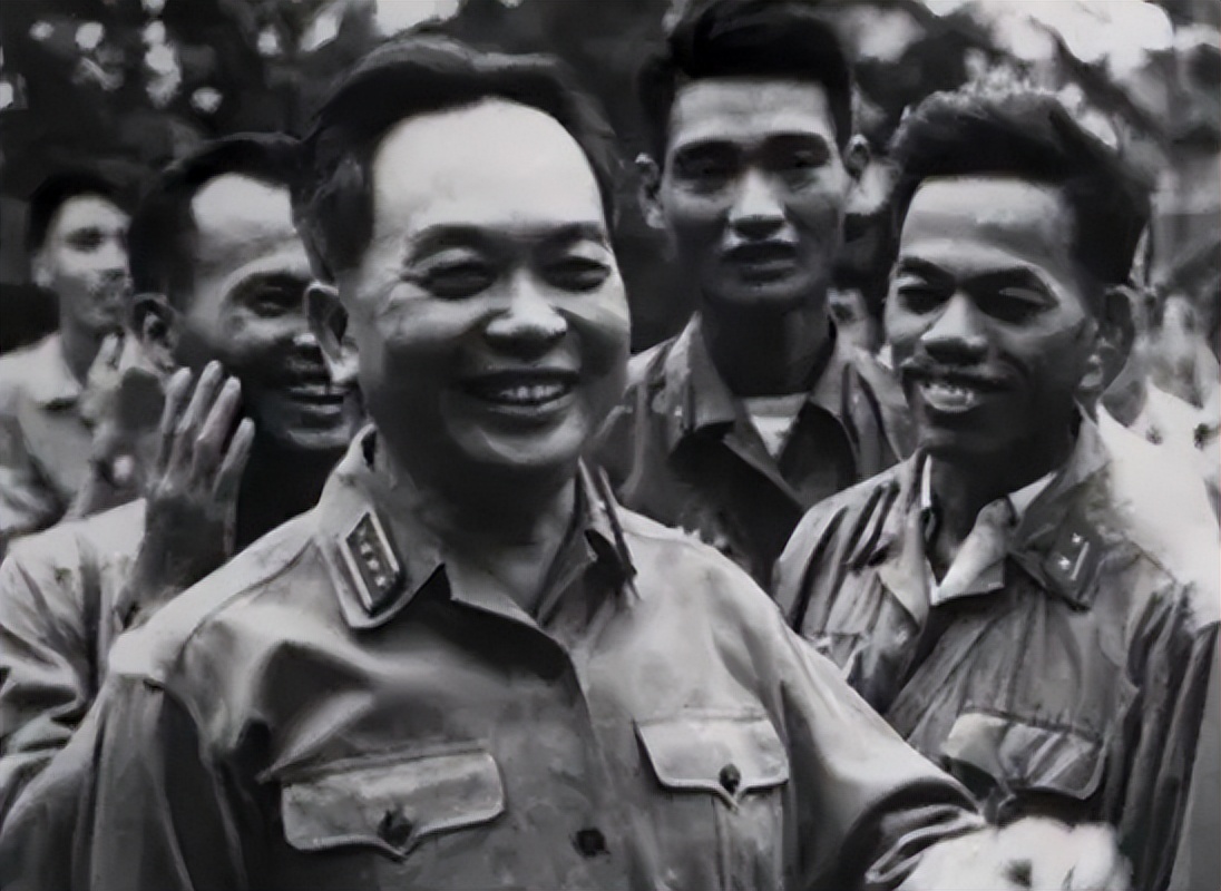 79年越南文进勇签发密令:训练1200万名士兵,次年对中国发动反攻