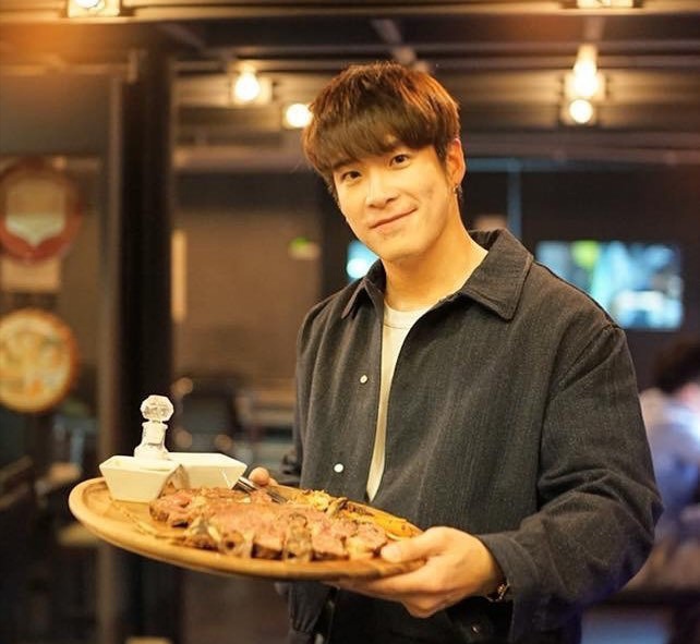 泰星alek感情事业双受挫,恋情破裂,餐厅面临倒闭演技遭质疑