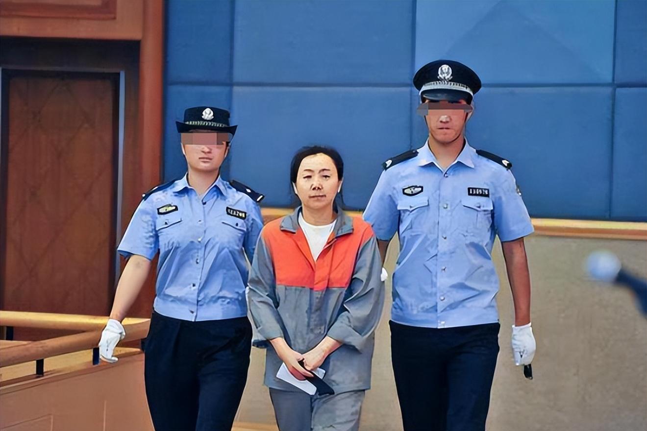 纪实:最美翘臀局长刘光明,靠屁股上位,花50万美容翘臀