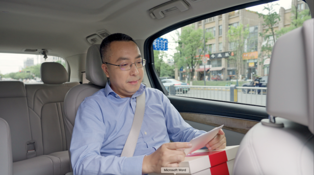 京东携手极米打造20周年定制礼盒 极米科技cmo为用户上门送惊喜