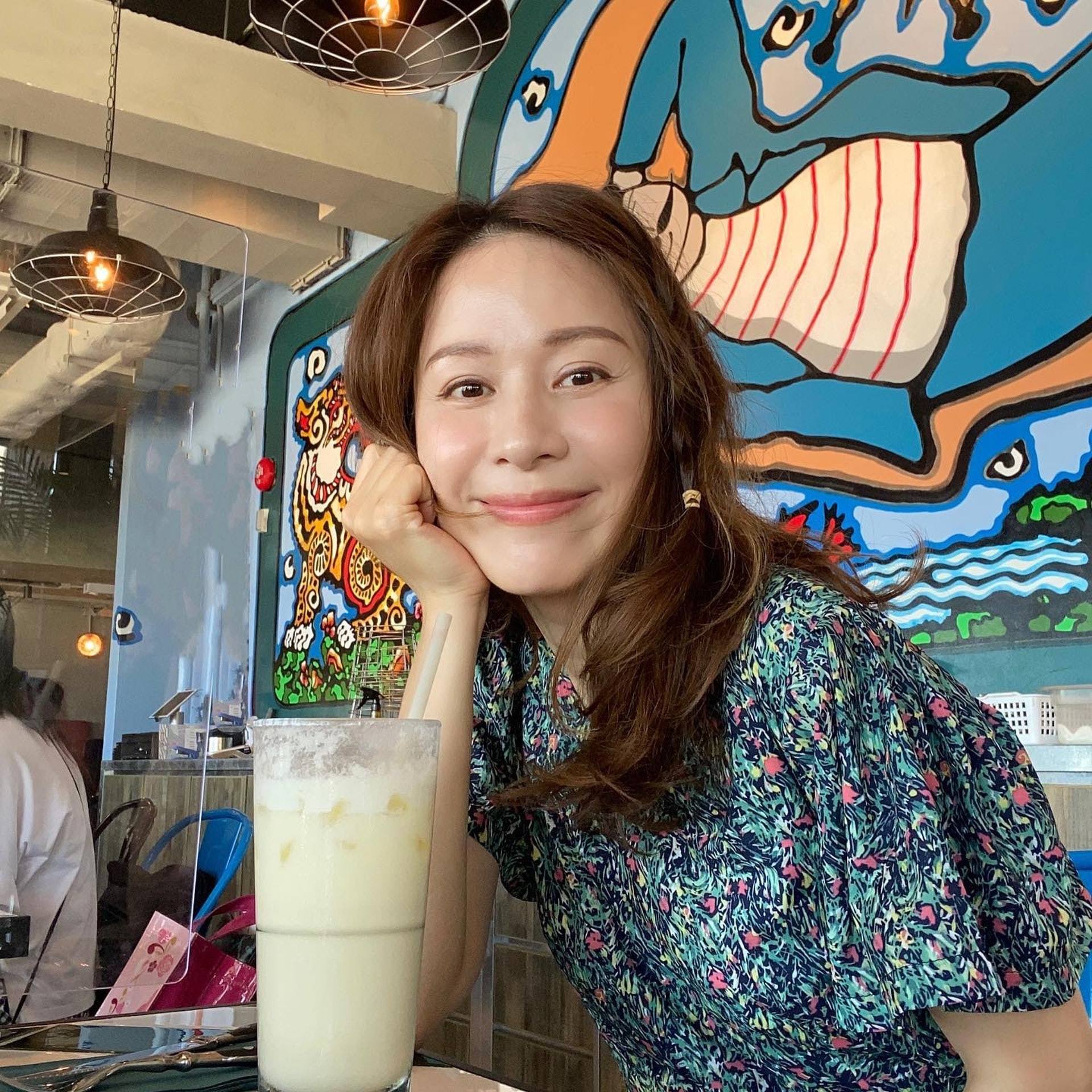 tvb前女星邝文珣近照美艳动人!复出做网红,嫁富商成三孩之母