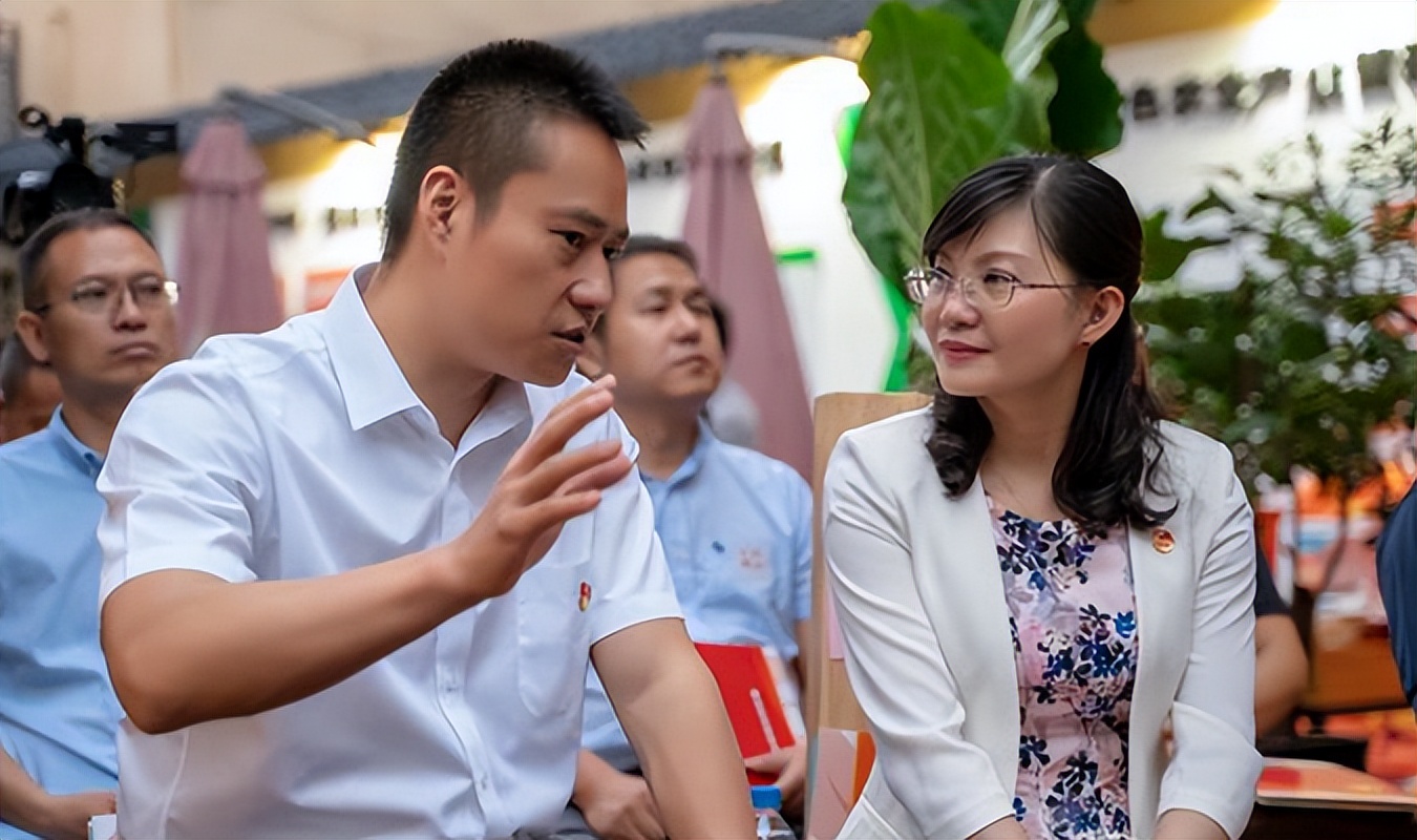 最年轻"女厅官"段颖火了,晋升速度如同"火箭",38岁风韵犹存