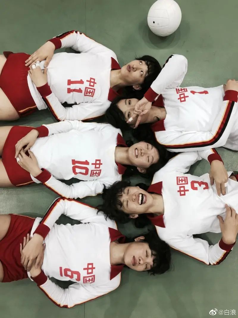 演年轻郎平的,竟是她的女儿白浪!她说,妈妈是我的偶像