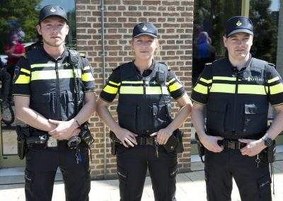 英国警察任务繁重,年薪也很高,小警员拿2万,总监拿27万英镑