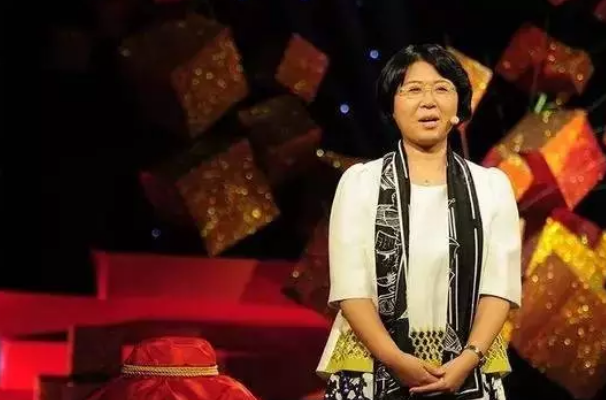 同样是"文二代",莫言女儿管笑笑的未来发展,比贾浅浅平坦的多