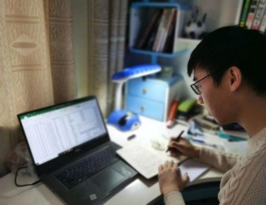 高校生寒窗苦读十几年,还不如变成"网红"?话虽不好听却很现实