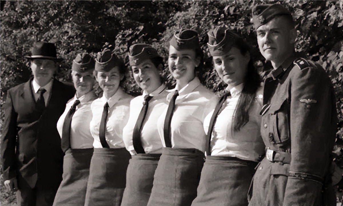 320名纳粹漂亮女兵:怕被苏军报复,狂欢后集体选择自杀