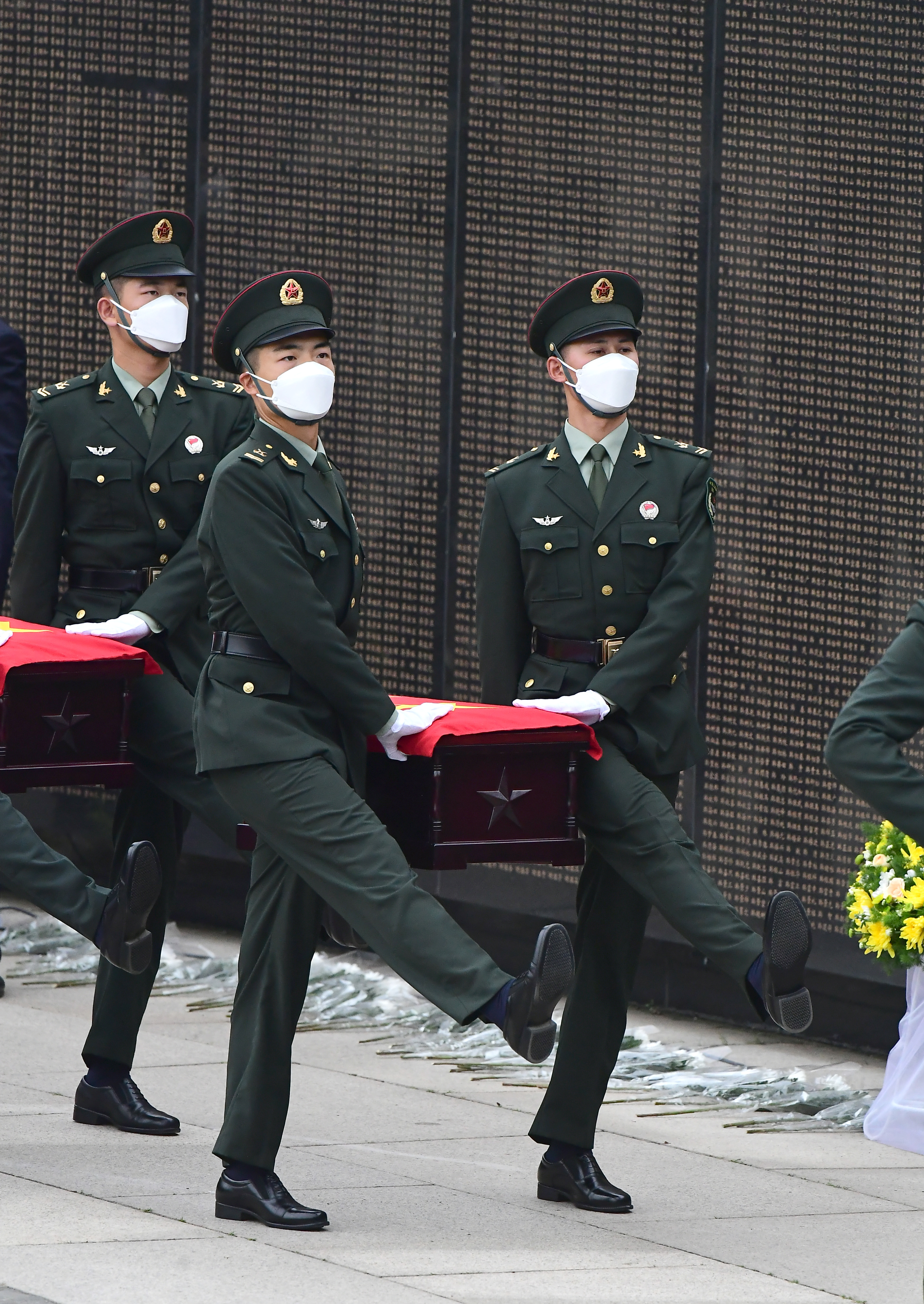 第八批在韩中国人民志愿军烈士遗骸安葬仪式在沈阳举行