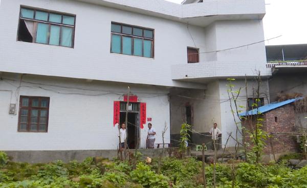 推荐邵阳农民家地板莫名发烫能烤熟鸡蛋，有人怀疑是火山口，原因不明