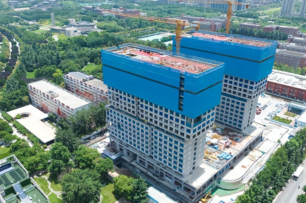 昂首挺胸地生活——西安欧亚学院董事长胡建波教授2023年毕业致辞