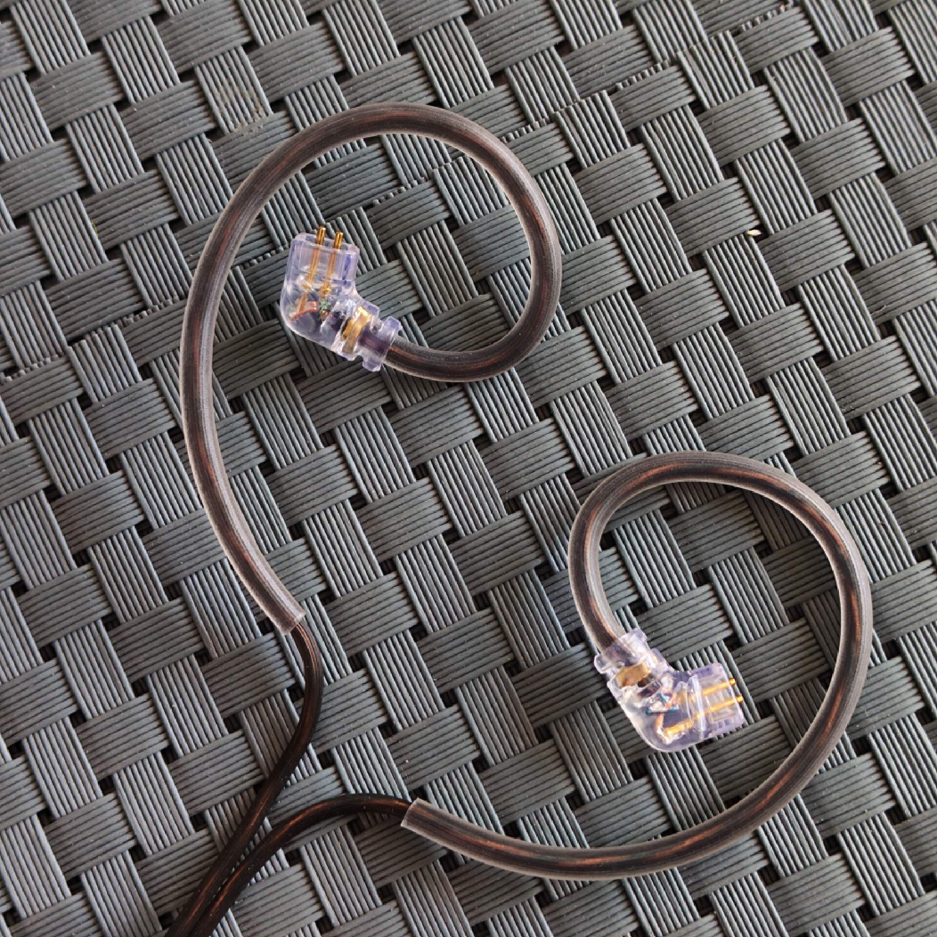 开箱搭载物理外挂的trn mt1 max可调音式动圈耳机