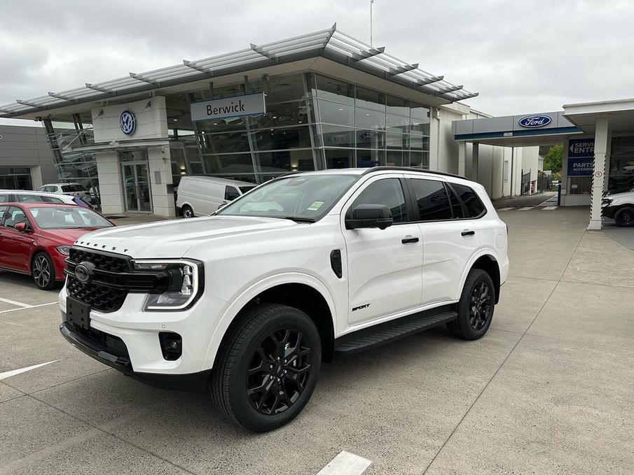 全新福特撼路者海外街拍 比老款更香 车长4914mm