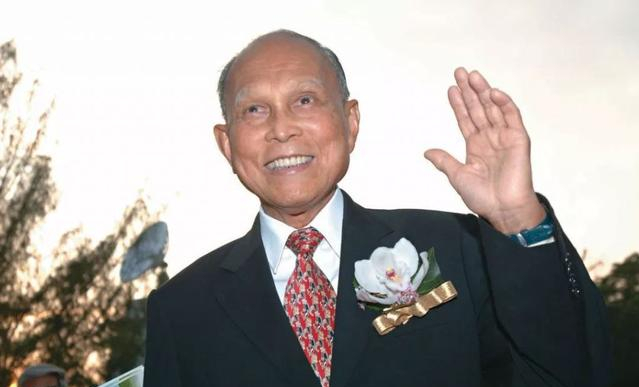 香港顶级风水师蔡伯励,一句"你亡妻死得惨"让李嘉诚掏了200万