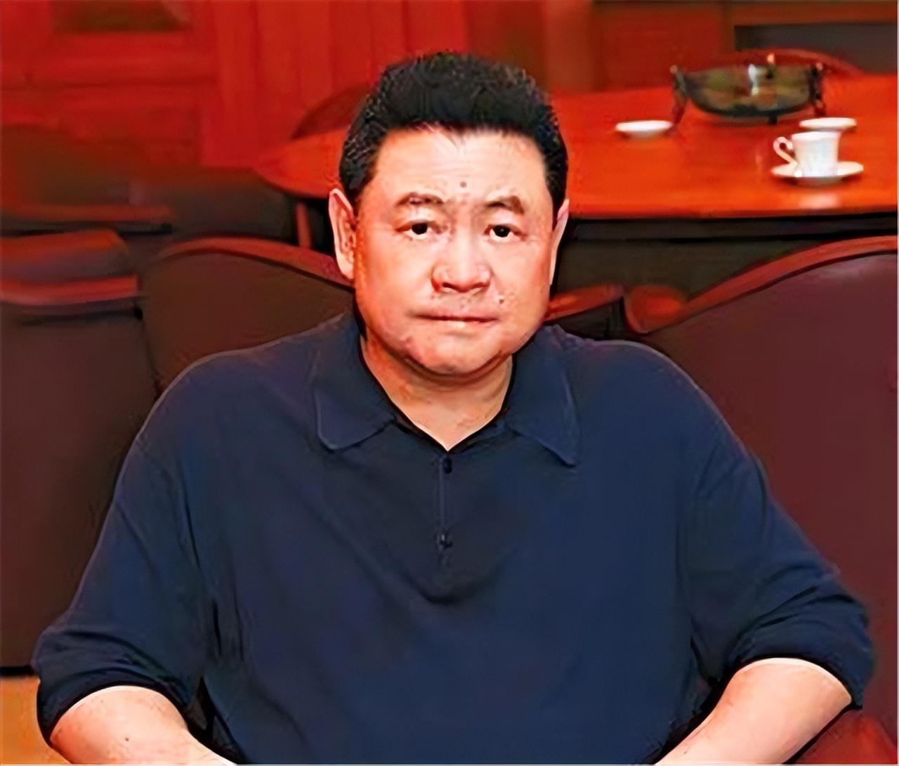 2018年,91岁的李嘉诚官宣自己退休,本以为年事已高的李嘉诚会选择休闲