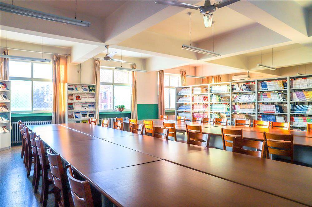 邯郸市第七中学是全国教育科研先进集体