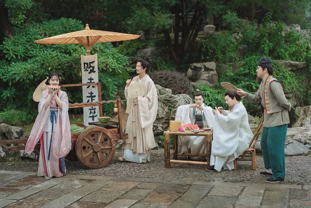 着一袭汉服,徜徉仙镇,偶遇王羲之,陶渊明,兰陵王,蔡文姬,竹林七贤等