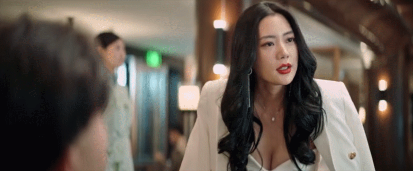 翻拍圈钱,包贝尔新片被众嘲,克拉拉的价值只有身材"大特写"