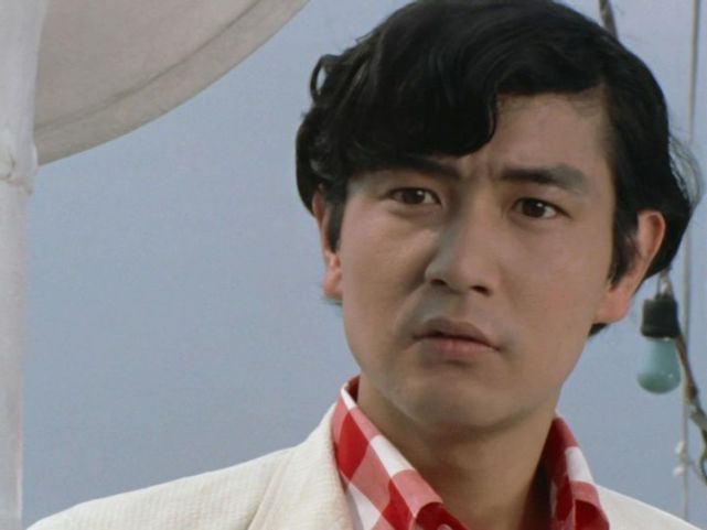 高峰圭二:即使只是英雄的扮演者,也应当对得起"英雄"二字