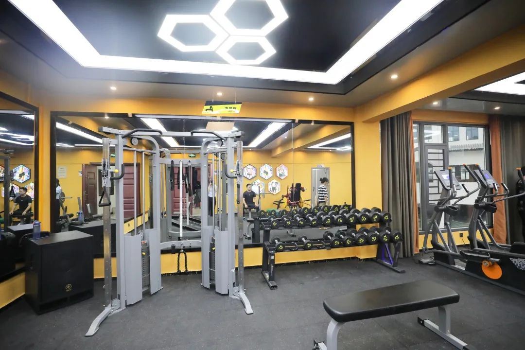 江口免费开放健身房大众健身卷起来