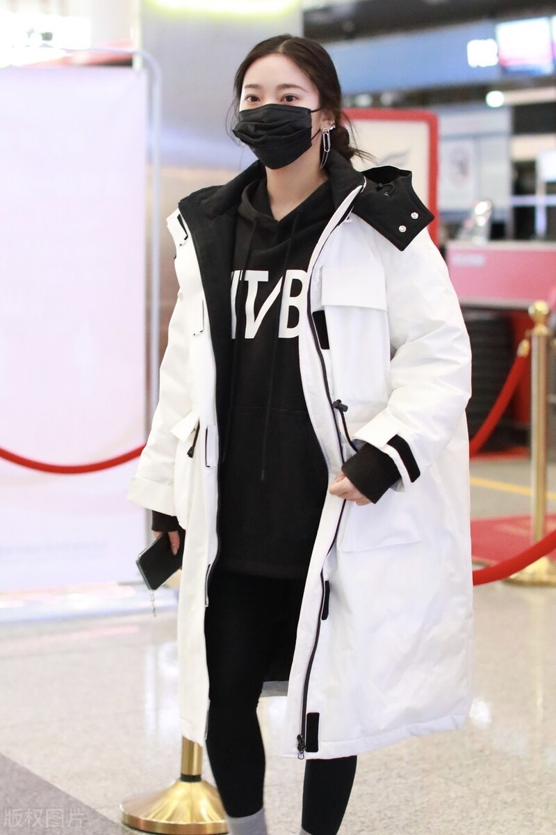 北京,张紫宁现身机场