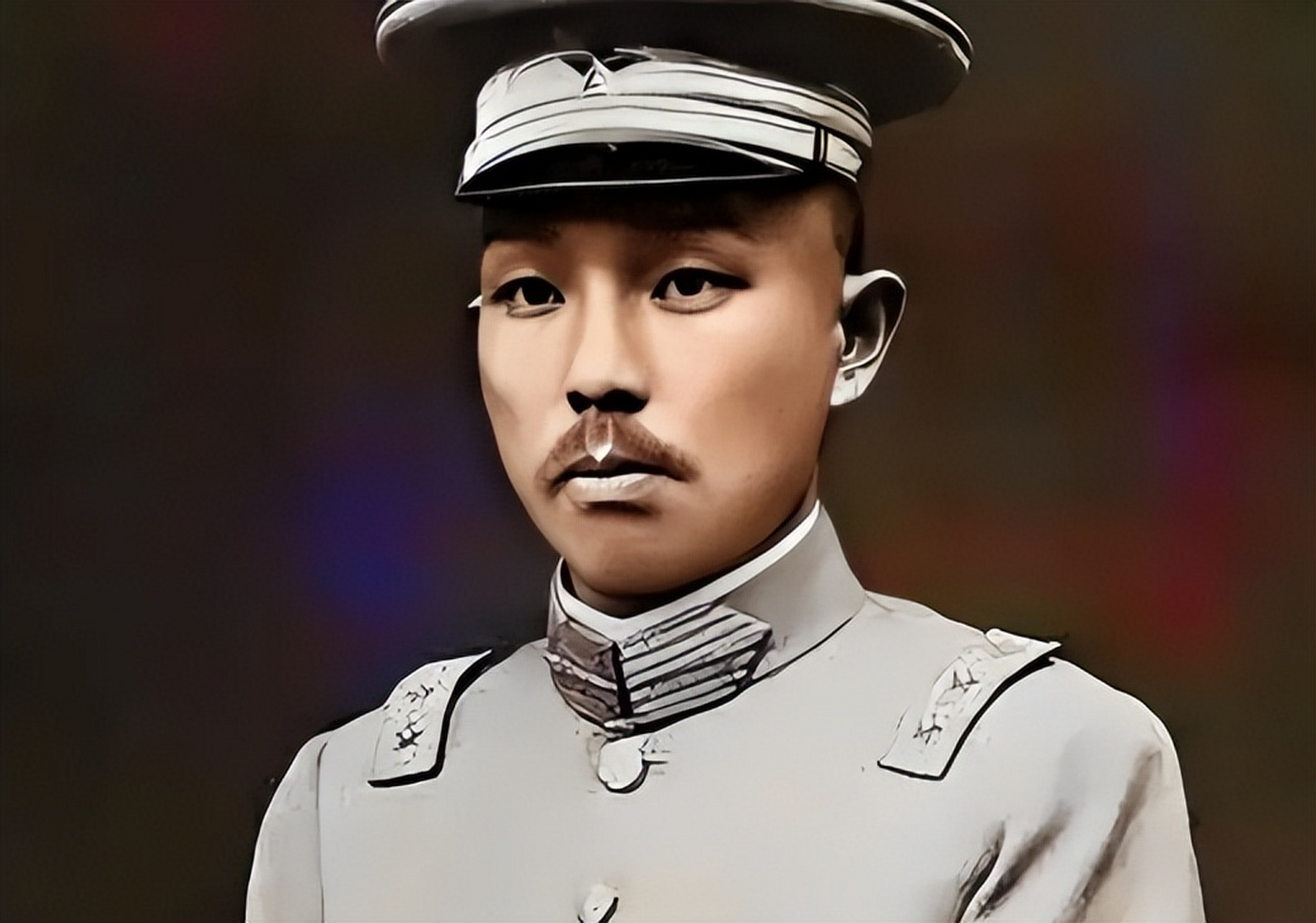 一天晚上,四川军阀杨森留宿九姨太蔡文娜房中,二人缠绵一夜.