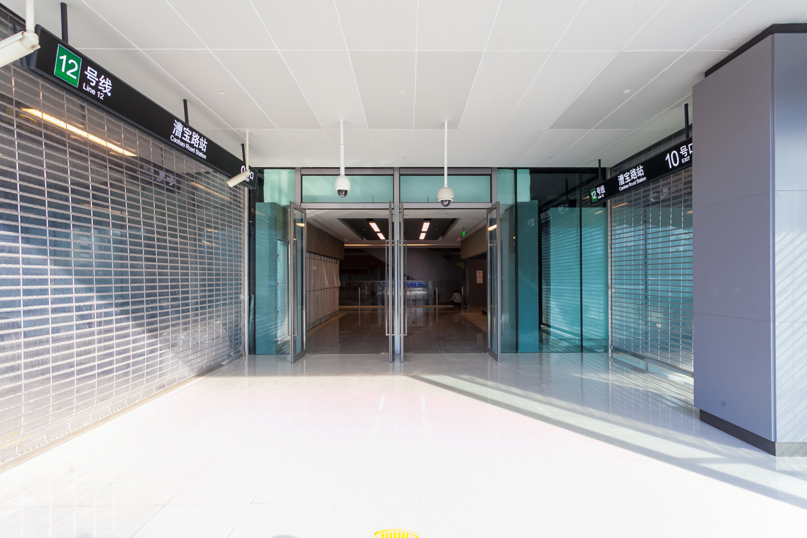 徐汇日月光中心-徐汇 - 漕宝路地铁 漕宝路33号