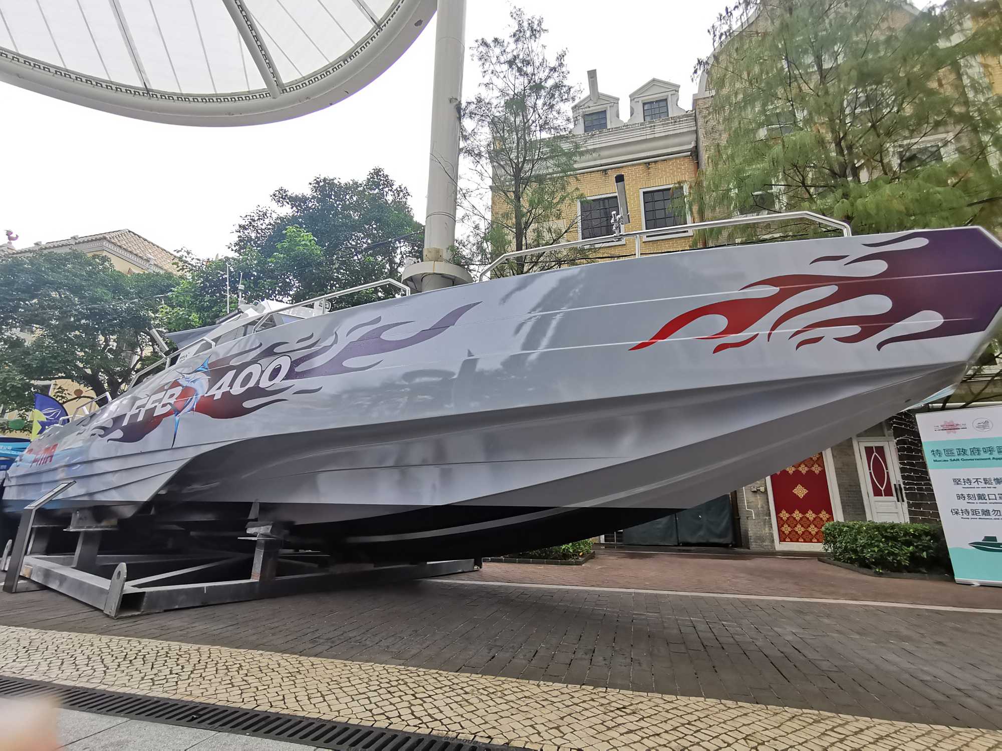 fma 400三体高性能钓鱼艇,用56节的高速追击鱼群