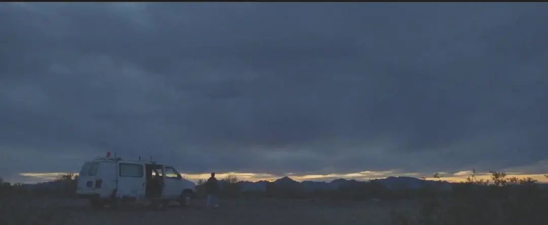 《nomadland》一部深刻叙述了人与自然之间那种自然联结的影片