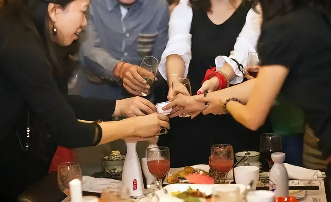 商务宴请白酒不会选?行家:牢记这3点,选酒完全不用担心出错