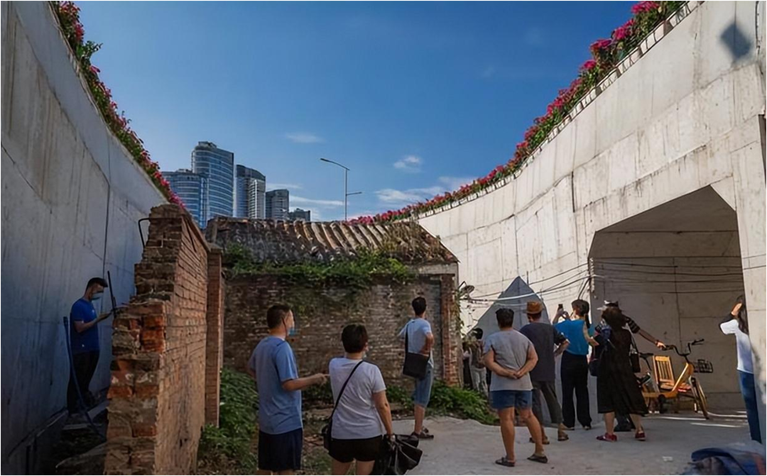 广州钉子户梁蓉,30平米要价1500万,后来的结局大快人心