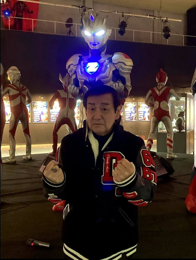 特利迦开播之际,艾斯老爷子高峰圭二一篇推文引争议,这是怎么了