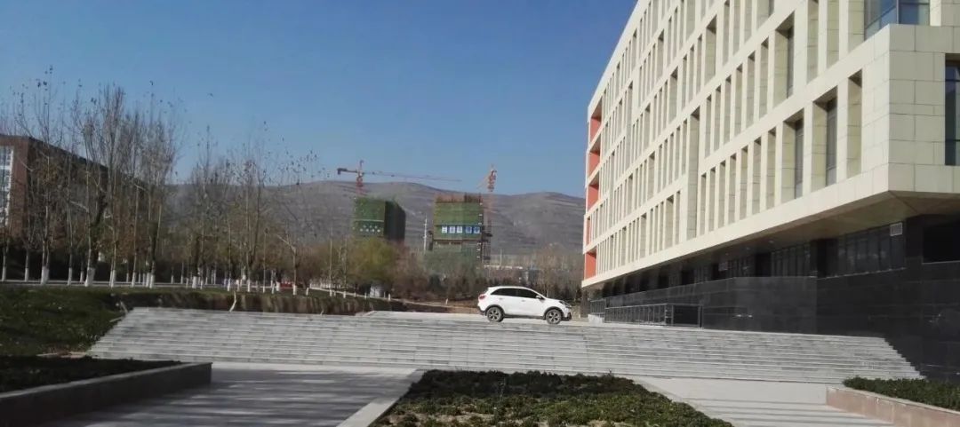 青海大学图书馆设计解析