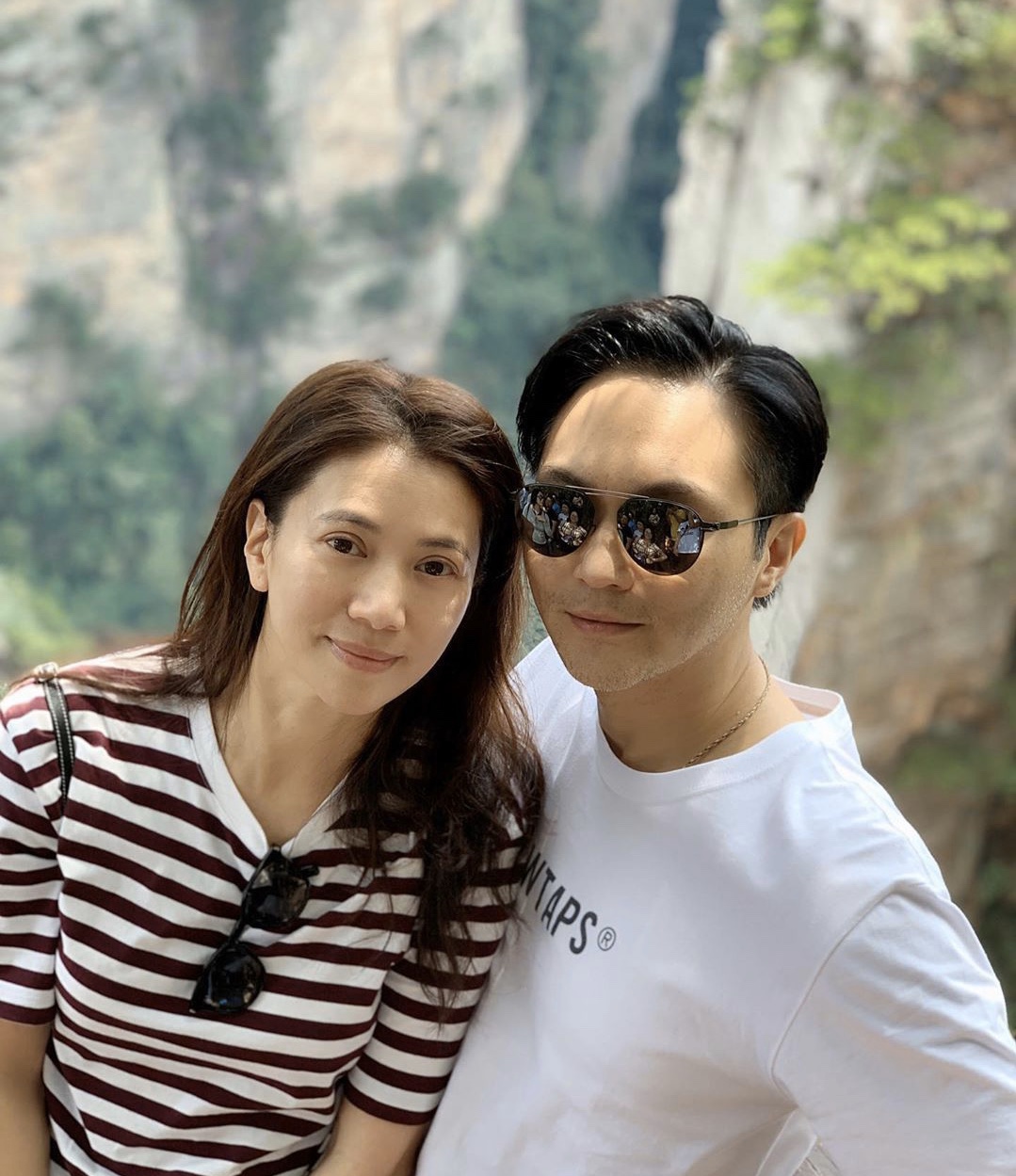 这对香港明星夫妻,其实一直都不简单